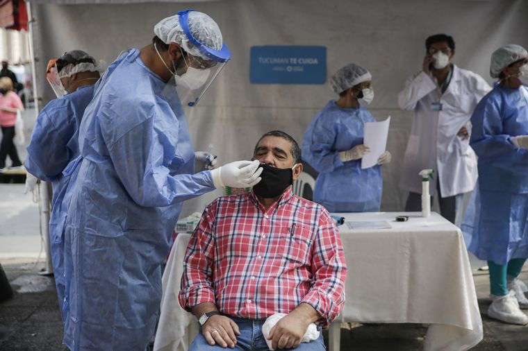 Advierten de una segunda ola de contagios en Argentina, con picos en marzo