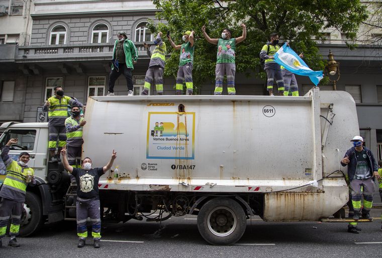 FOTO: Día de la lealtad: gremios hicieron una caravana en apoyo al Gobierno