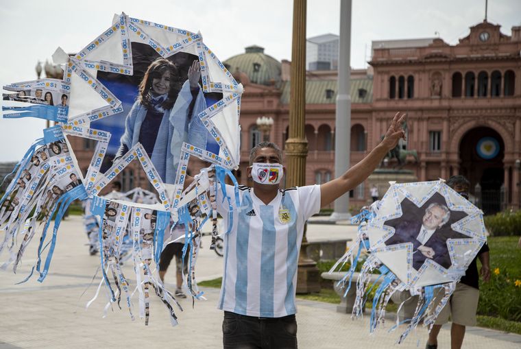 FOTO: Día de la lealtad: gremios hicieron una caravana en apoyo al Gobierno