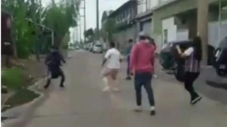 Activistas veganos realizaban una vigilia frente a un frigórifico.