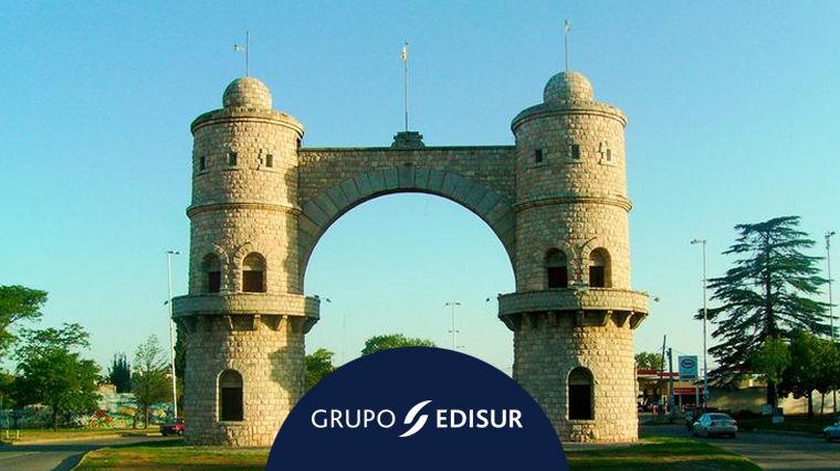 Imponente, el Arco se erige en el ingreso a la ciudad de Córdoba por ruta 9