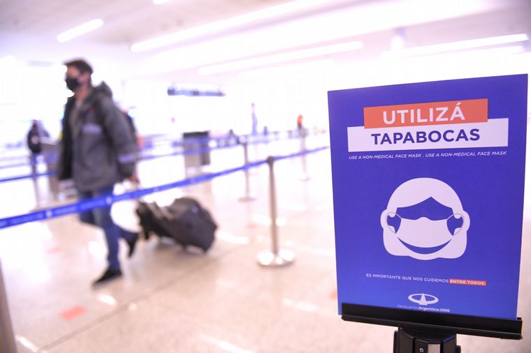 Por el momento, solo puede viajar el personal esencial.