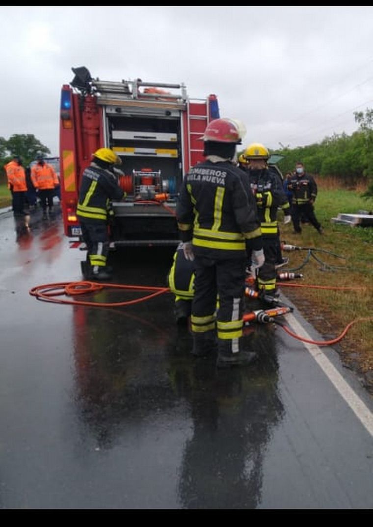 Choque entre camión y autos deja cuatro heridos en ruta provincial 4