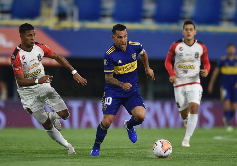 Carlos Tevez, figura en la goleada de Boca ante Caracas.