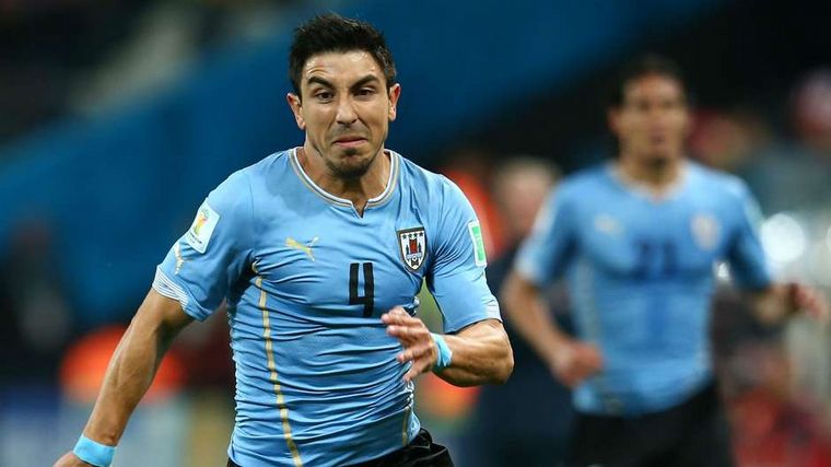 Jorge Fucile subió por error una foto desnudo