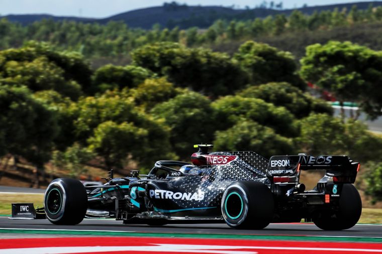 Bottas se quedó con todo el viernes, debe confirmarlo el sábado