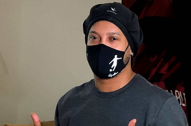 Ronaldinho dio positivo de coronavirus.