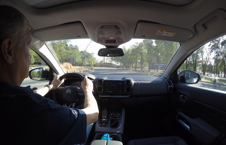 Habitáculo cómodo, confortable y con todos los detalles.