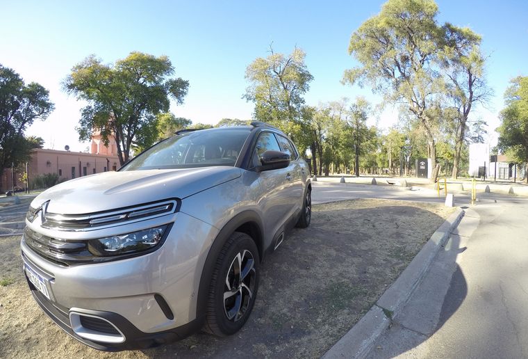 Opticas en relieve dotadas de cuatro módulos LED 3D elípticos