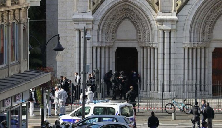 Despliegue policial en la basílica.
