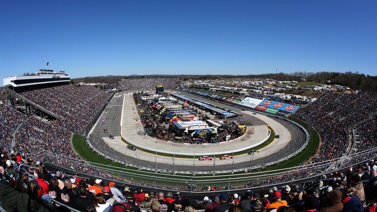 El domingo en Martinsville se deciden los cuatro lugares para la Final Four