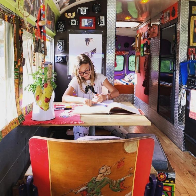 Inti no deja de estudiar.