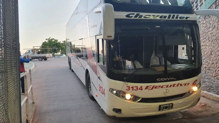 La llegada de los equipos al estadio.