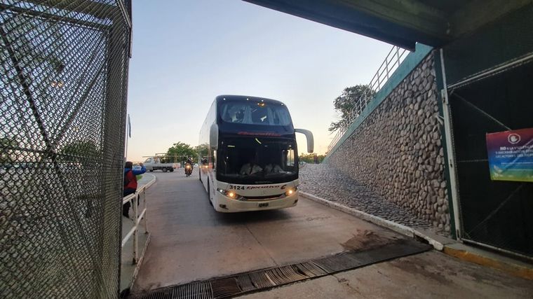 La llegada de los equipos al estadio.