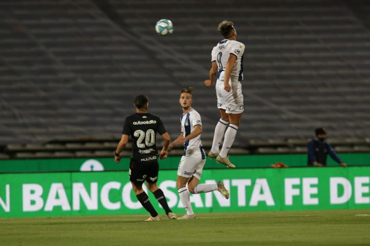 El fútbol volvió este viernes de la mano de Talleres y Newell's en el Kempes.
