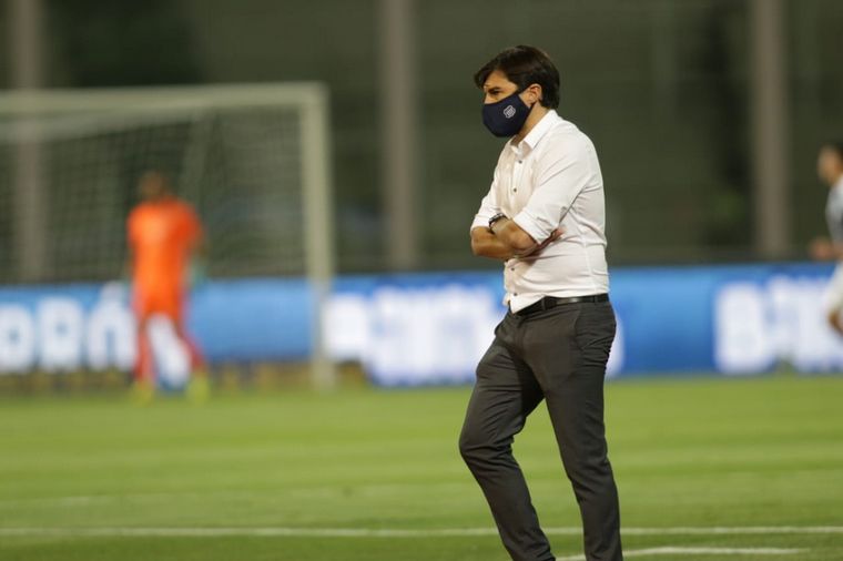 El fútbol volvió este viernes de la mano de Talleres y Newell's en el Kempes.