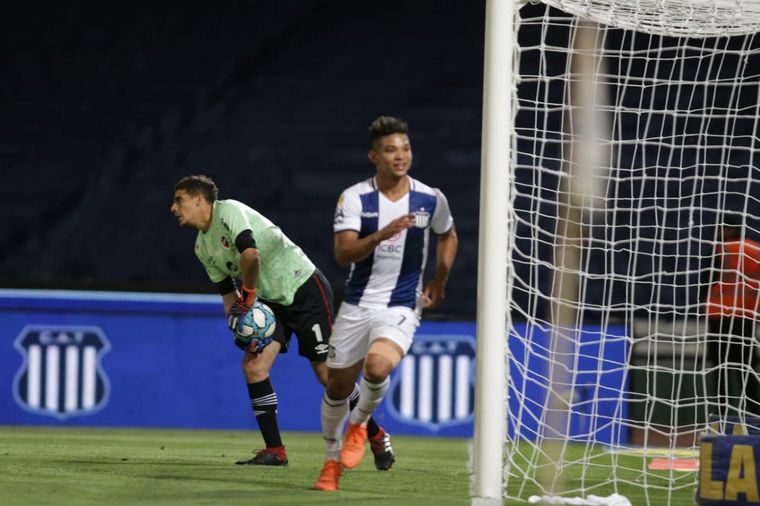 El fútbol volvió este viernes de la mano de Talleres y Newell's en el Kempes.