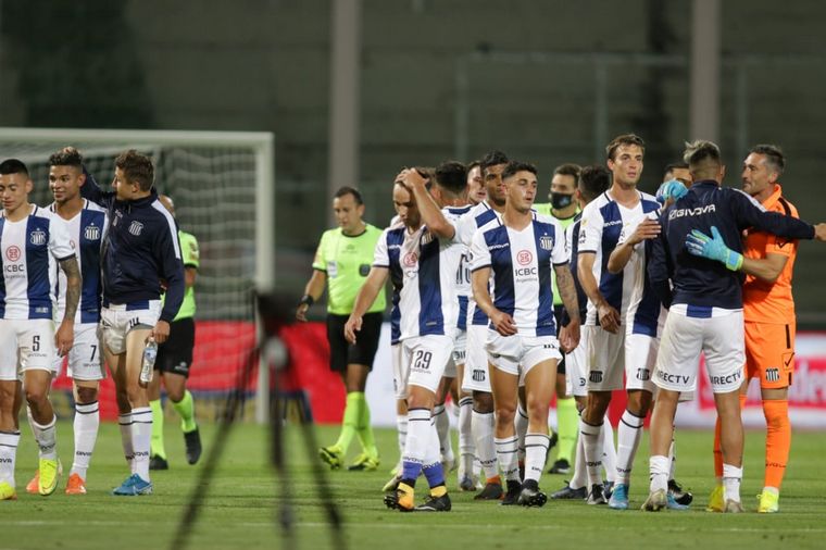 El fútbol volvió este viernes de la mano de Talleres y Newell's en el Kempes.