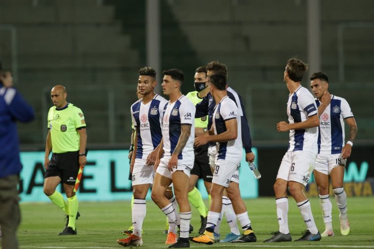 El fútbol volvió este viernes de la mano de Talleres y Newell's en el Kempes.