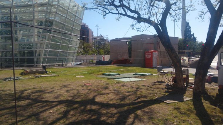 FOTO: Denuncian que la obra de la Plaza España está paralizada