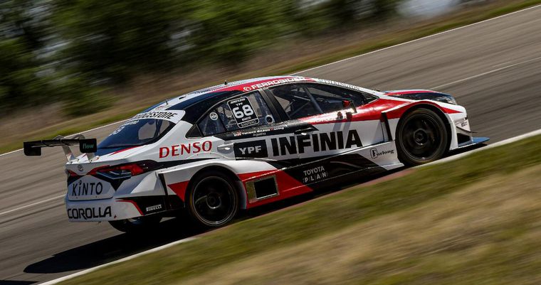 Julián Santero sobre su Corolla Nº68.