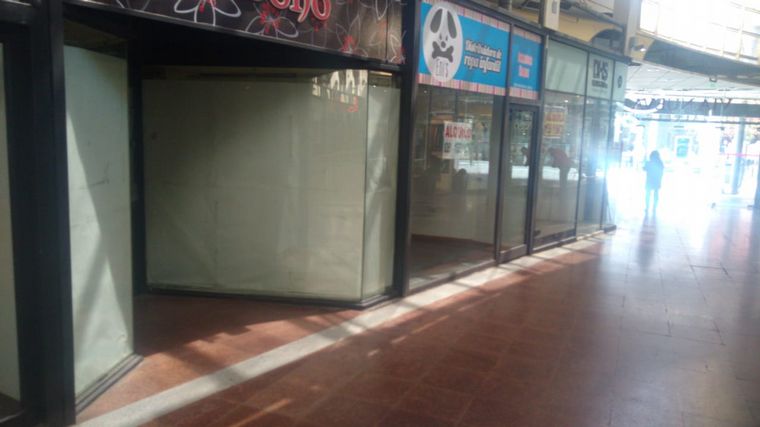 AUDIO: Un 40% de los locales comerciales en galerías de Córdoba están vacíos