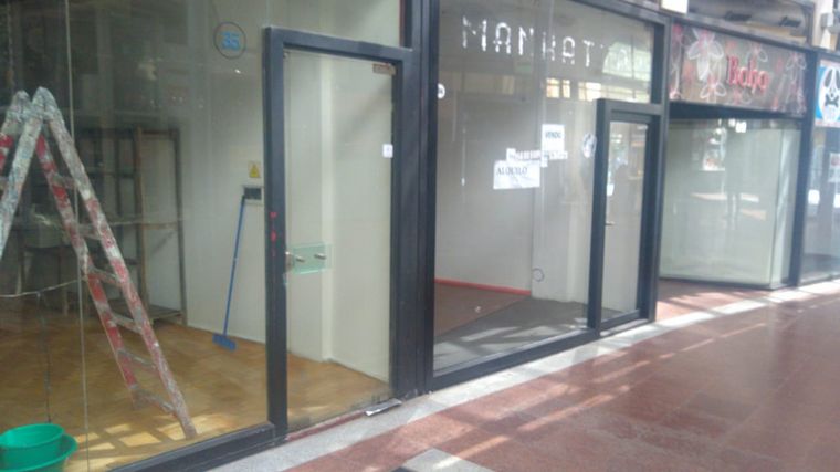 Comercios vacíos en las galerías de Córdoba