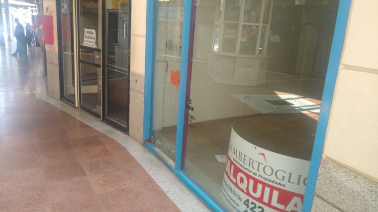 Comercios vacíos en las galerías de Córdoba
