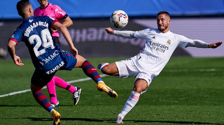 FOTO: Real Madrid goleó 4 a 1 a Huesca y sigue puntero de la Liga española