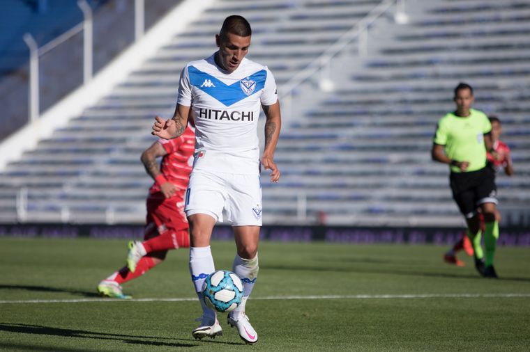Vélez fue más pero no pasó del empate 1-1 ante Huracán.