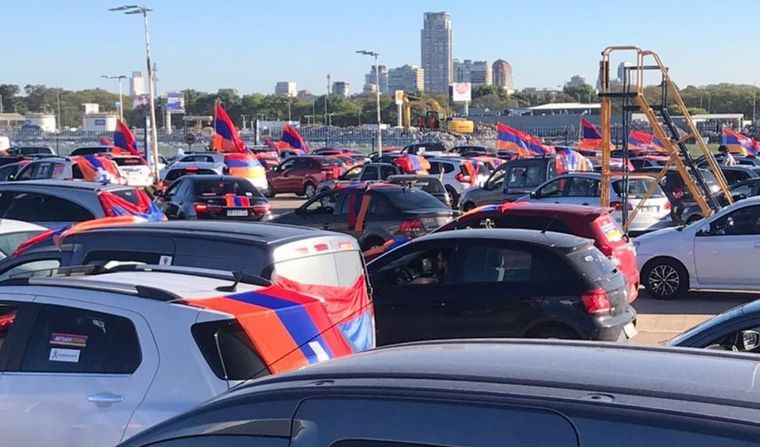 Caravana para pedir el cese de fuego en Armenia y Azerbaiyán (Foto:@norsevanok)