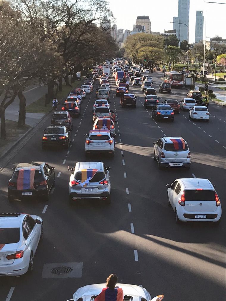Caravana para pedir el cese de fuego en Armenia y Azerbaiyán (Foto:@norsevanok)