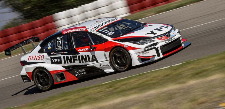 Impecables Rossi y su Corolla los dos fines de semana en Córdoba.