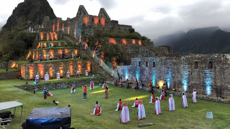La ceremonia inaugural fue un show de luces proyectadas sobre las piedras
