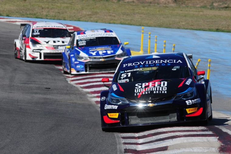 El Cruze privado de Urcera en punta, seguido por el de Canapino y el Corolla de Rossi