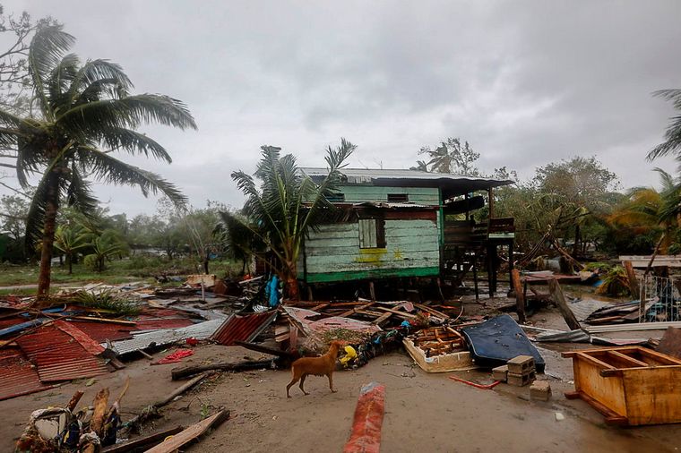 Decenas de muertos dejó el paso del huracán Eta por Centroamérica (Foto: AFP).