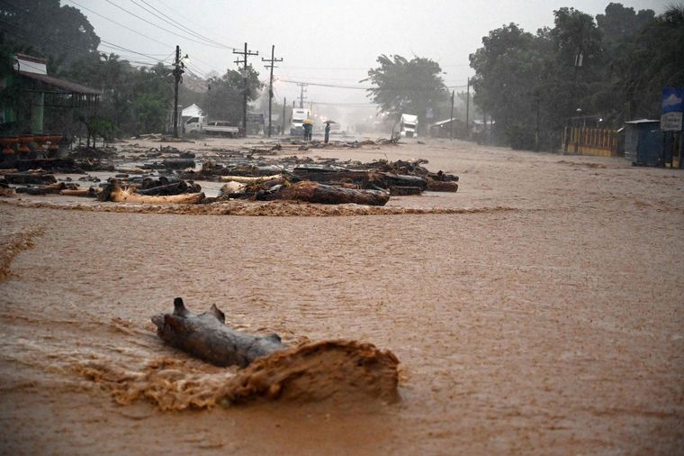 Decenas de muertos dejó el paso del huracán Eta por Centroamérica (Foto: AFP).