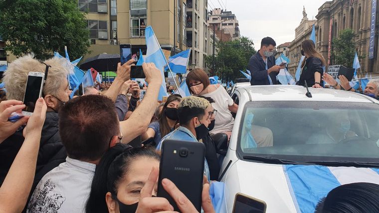 Patricia Bullrcih encabeza en Córdoba el banderazo contra el Gobierno.