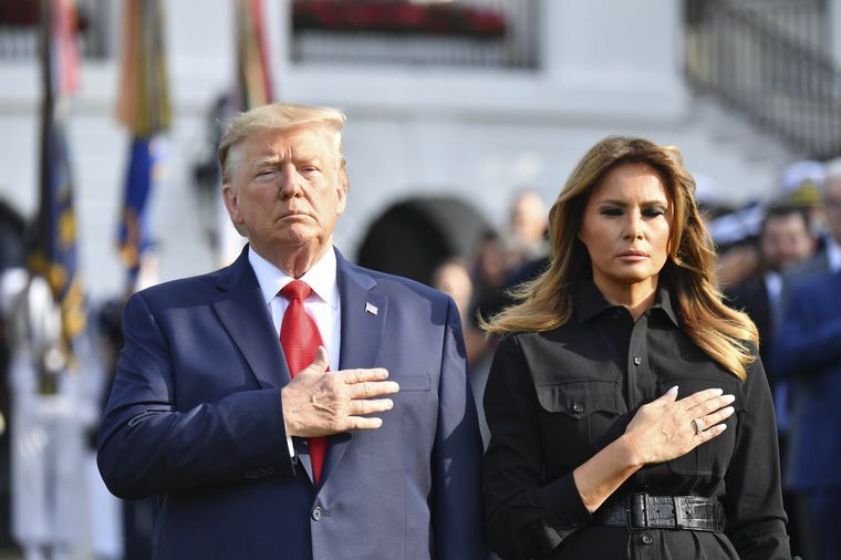 Melania Trump se distancia de las declaraciones de su esposo.
