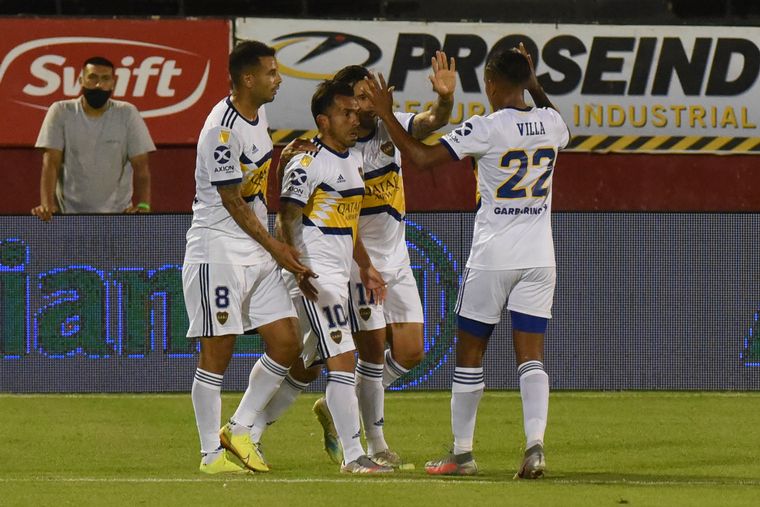 Tevez abrió el marcador en Rosario.