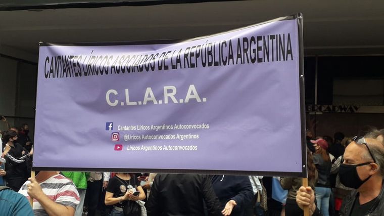 Artistas marcharon por reapertura de teatros en Buenos Aires