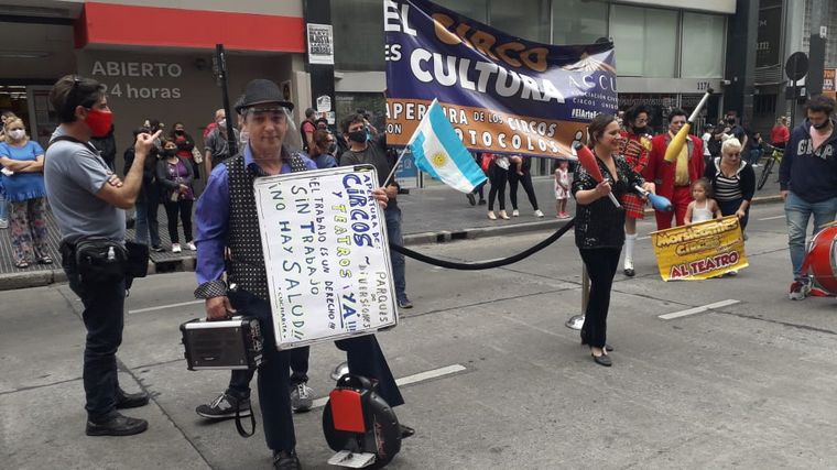 Artistas marcharon por reapertura de teatros en Buenos Aires