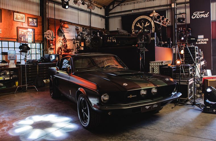 FOTO: Las nuevas generaciones de Mustang en el Herencia Custom Garage.
