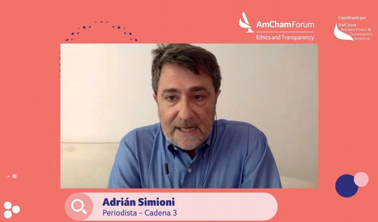Adrián Simioni expuso sobre transparencia y ética periodística.