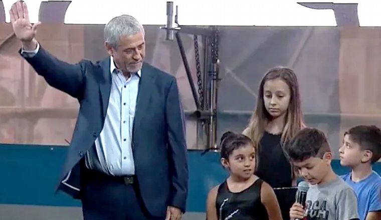 Polémica jura de Ferraresi.