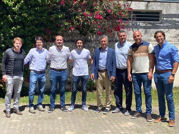 Mauricio Macri, junto a intendentes y dirigentes del PRO.