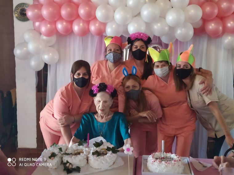 Orfelia Teiler cumplió 100 años y lo celebró a lo grande.