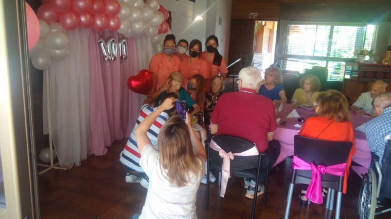 Orfelia Teiler cumplió 100 años y lo celebró a lo grande.