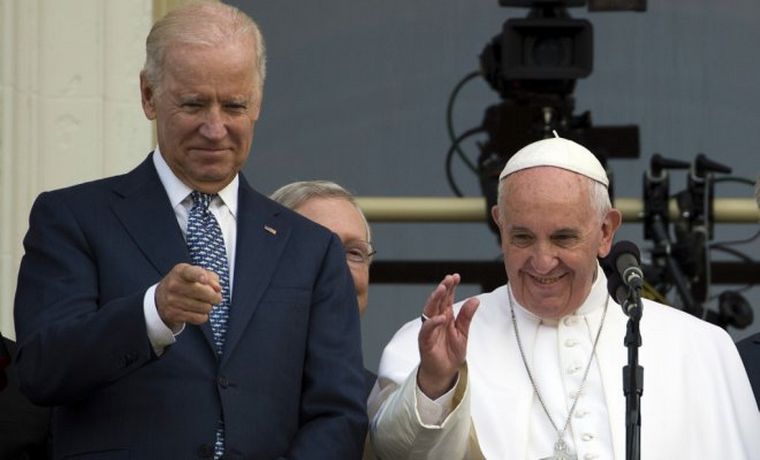 El papa Francisco felicitó a Joe Biden por teléfono