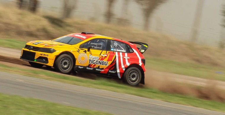 El local Gastón González (Polo/Btec) escolta de Dagostini.